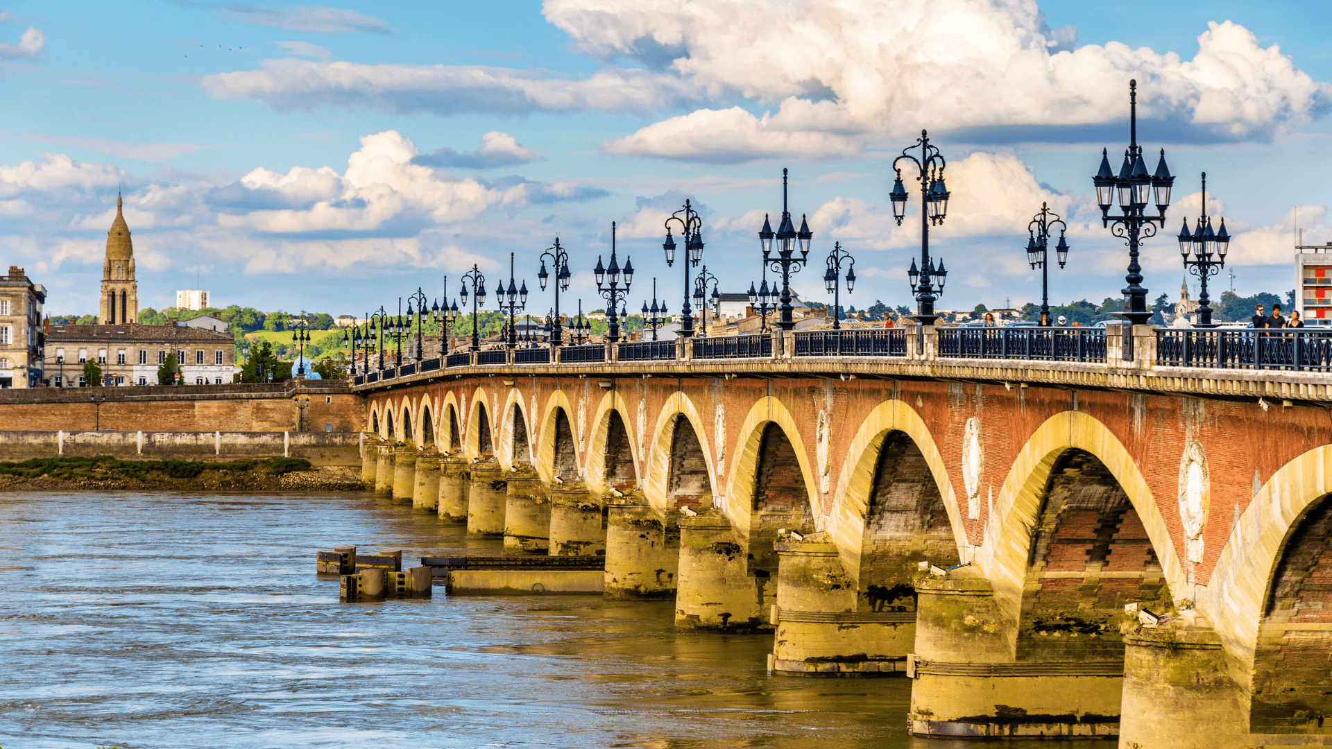 1_bordeaux_une_metropole_en_pleine_expansion_content_image.png