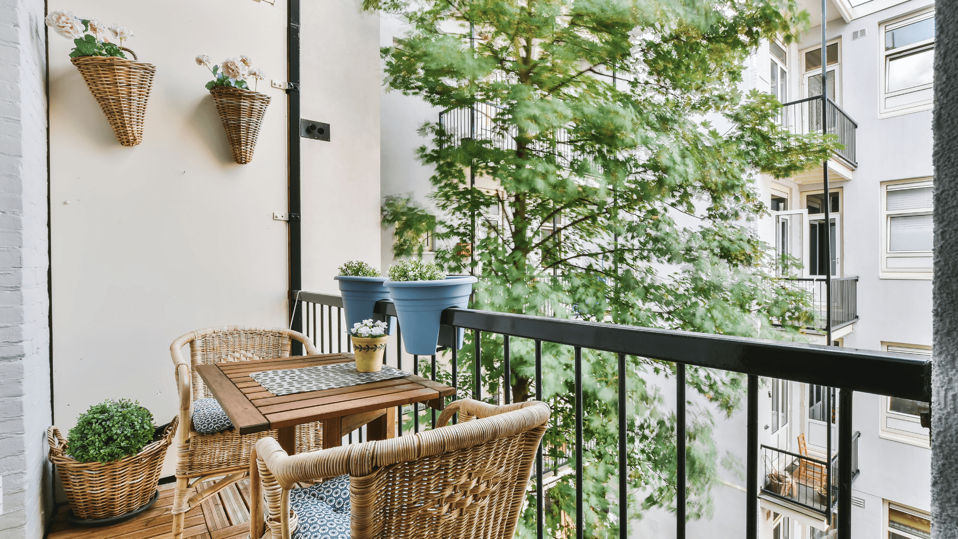 amenagez_votre_espace_exterieur_pour_l_ete_conseils_pratiques_pour_un_balcon_image.png